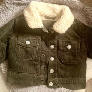 Gap
Baby Sherpa Corduroy Icon Jacket
Dark Olive Green
0-6 months